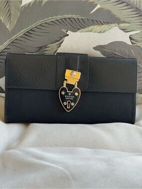 ❤️ Gucci Gorgeous w COA. ❤️